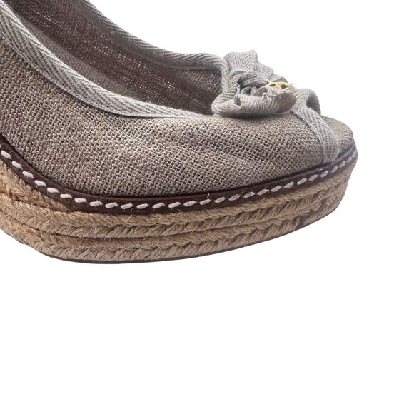 Tory Burch Jackie Charm Logo Peep Toe Wedge Espadrille Heel Gold/Beige 9B - Picture 13 of 16